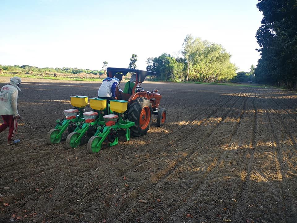 2 Rows 4 Rows 6 Rows 8 Rows Corn Bean Seeder Planter Work with 25-100HP Tractor