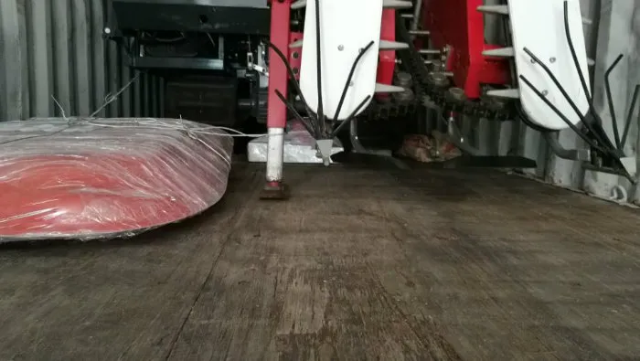 2018 New Rubber Track Agricultural Peanut Combine Harvester